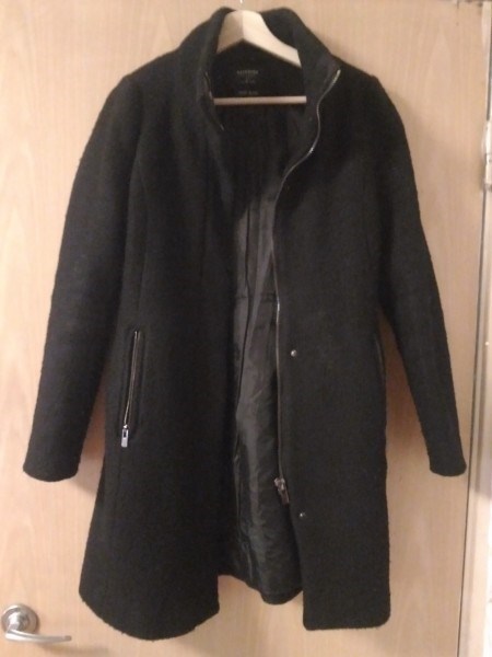 2 женских пуховика, пальто, куртка - 42 р.