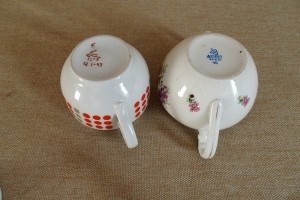 Чайник, сахарница, тарелка, розетка и мельница для перца (советских времен)