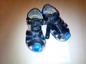 Обувь на мальчика размер 26-27 разной степени потрепанности