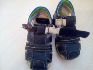 Обувь на мальчика размер 26-27 разной степени потрепанности