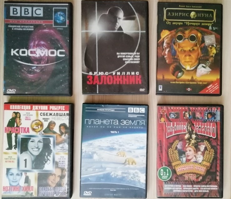 СD, DVD диски с фильмами и музыкой + 1 видео-кассета (повтор).